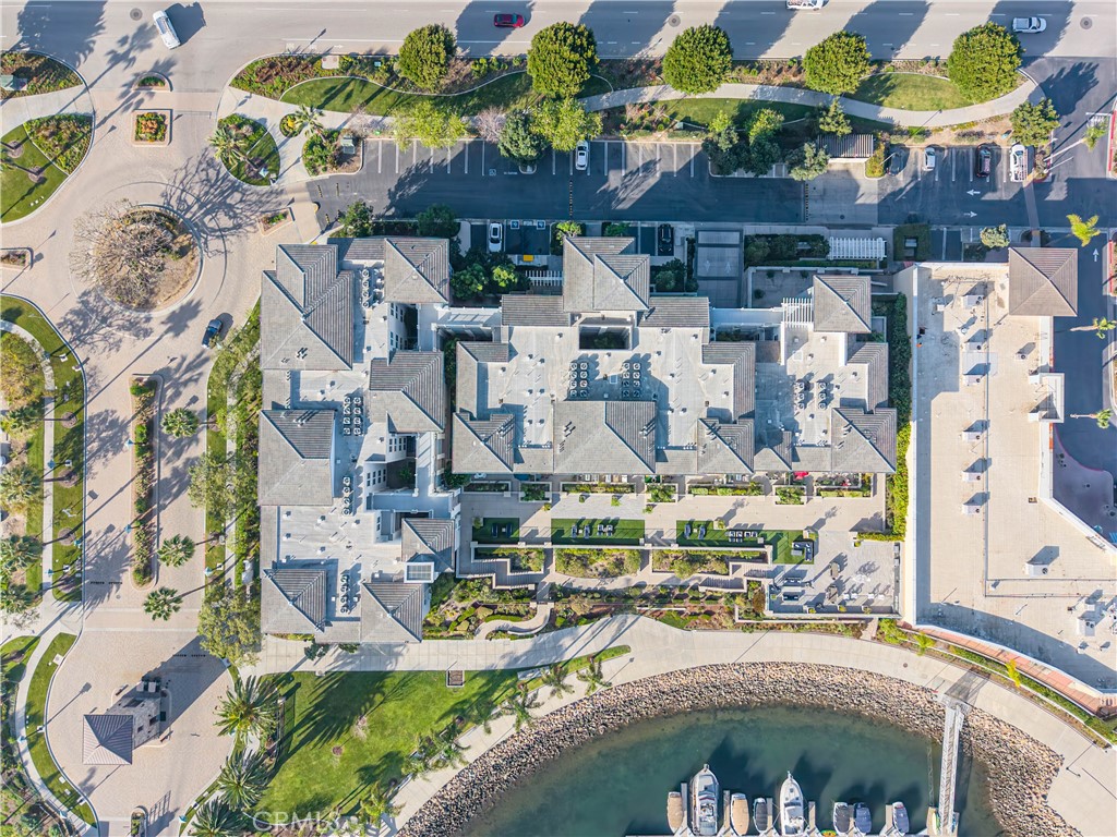 https://media.crmls.org/medias/0920986d-5812-45e6-b1ef-3336df5e4828.jpg?preset=X-Large