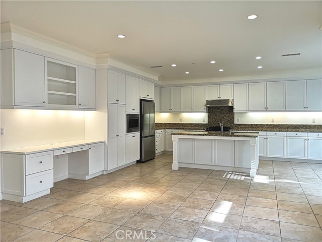 27 Larkfield, Irvine CA: https://media.crmls.org/medias/0920b818-f3ae-4613-ba7b-d10c524036ba.jpg