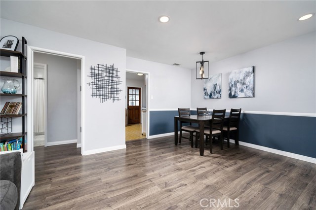 15129 Fonthill Avenue, Lawndale CA: https://media.crmls.org/medias/09211d3f-3f65-487a-8376-3a3733f7c8da.jpg