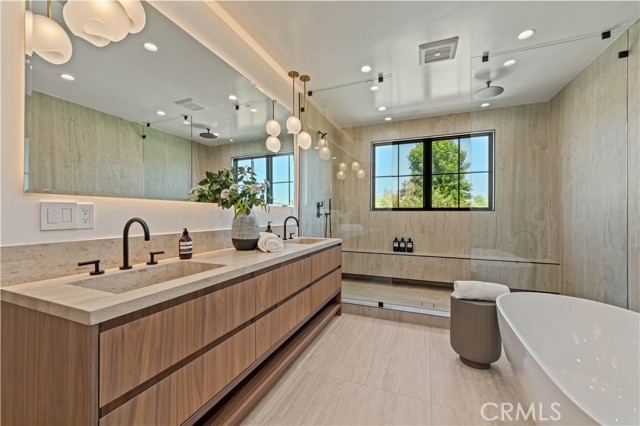 Detail Gallery Image 38 of 48 For 5920 Topeka Dr, Tarzana,  CA 91356 - 6 Beds | 6/1 Baths