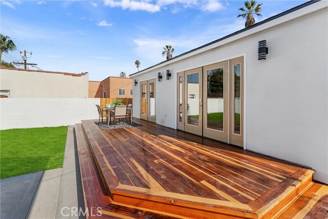 3945 S Norton Avenue, Los Angeles CA: https://media.crmls.org/medias/09220e65-5f77-4586-8b72-bbd4d56f3cf0.jpg