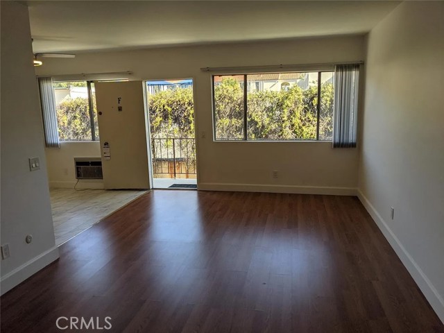 Detail Gallery Image 4 of 33 For 631 San Jose #F,  Burbank,  CA 91501 - 1 Beds | 1 Baths