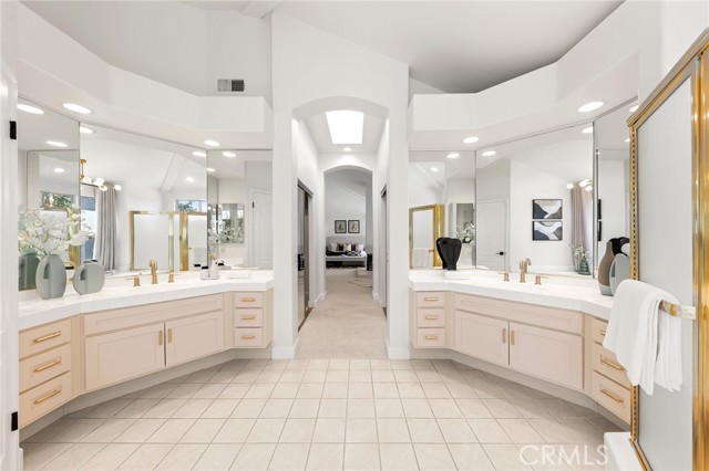 Detail Gallery Image 35 of 47 For 910 S Barton Ct, Anaheim,  CA 92808 - 4 Beds | 4/1 Baths