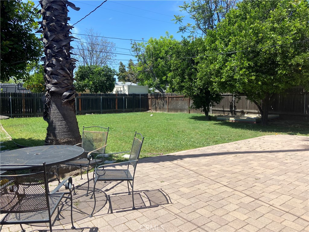 https://media.crmls.org/medias/09241681-ad43-4b8d-840c-eab10dfb10a2.jpg?preset=X-Large