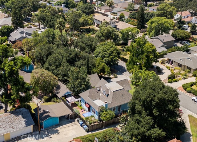 211 E Virginia Avenue, Glendora CA: https://media.crmls.org/medias/09270874-5b2d-45fa-8785-d62a27df0ee1.jpg