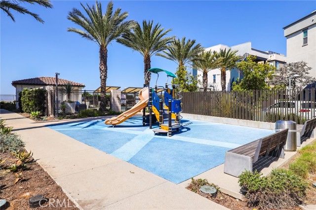 Detail Gallery Image 16 of 17 For 1039 Leece Dr, Costa Mesa,  CA 92627 - 4 Beds | 3/1 Baths