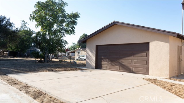 6323 Smith Avenue, Jurupa Valley CA: https://media.crmls.org/medias/09291888-9381-43f1-8046-a414db6b8c91.jpg