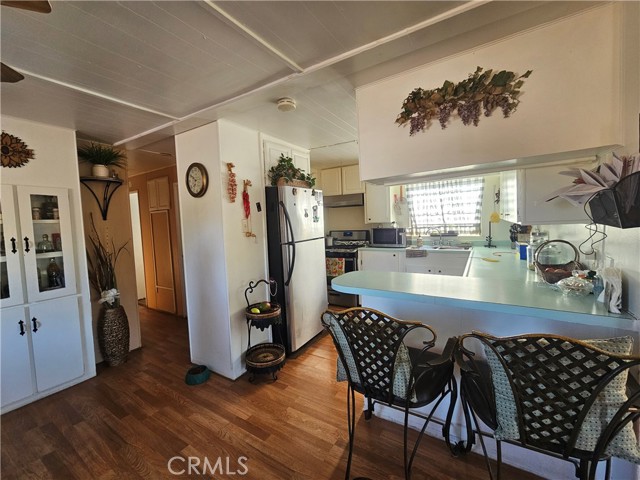 Detail Gallery Image 10 of 50 For 17831 Cajalco, Perris,  CA 92570 - 2 Beds | 2 Baths