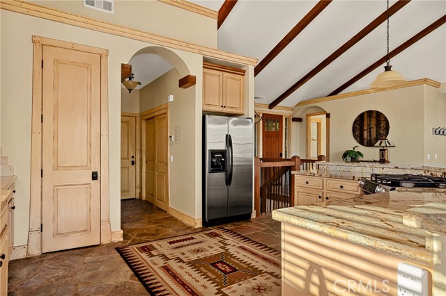 Detail Gallery Image 9 of 44 For 27920 Matterhorn, Lake Arrowhead,  CA 92352 - 5 Beds | 3/1 Baths
