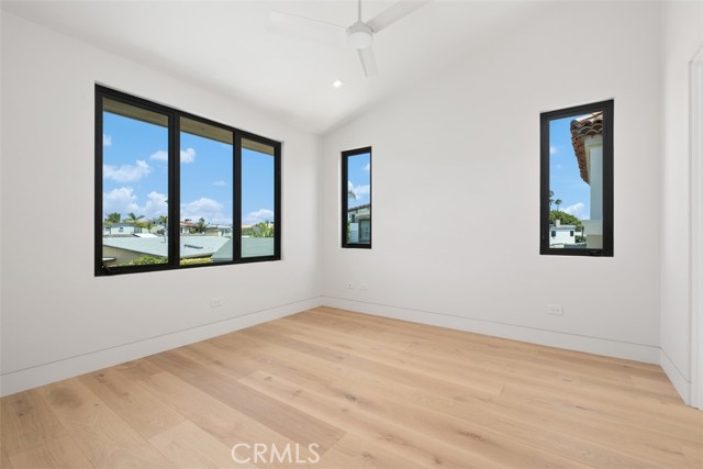 20 Balboa Coves, Newport Beach CA: https://media.crmls.org/medias/092c5852-cc9e-483a-8601-02ff3cdcc881.jpg