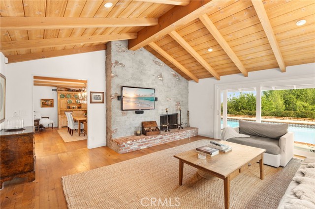 Detail Gallery Image 8 of 30 For 23843 Crosson Dr, Woodland Hills,  CA 91367 - 3 Beds | 2/1 Baths