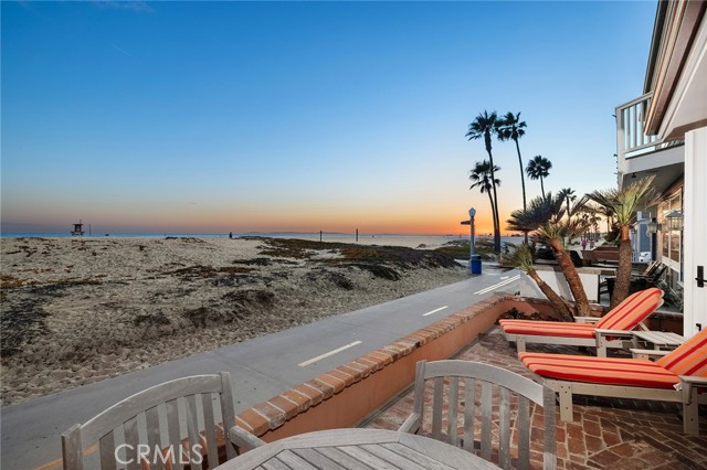 938 Oceanfront, Newport Beach, California 92661, 3 Bedrooms Bedrooms, ,3 BathroomsBathrooms,Residential Purchase,For Sale,Oceanfront,NP21214441