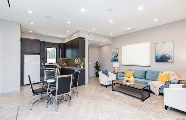 5239 Avenida Hacienda, Tarzana CA: https://media.crmls.org/medias/092d8e6d-f967-42b6-89ba-a45b1c62809c.jpg