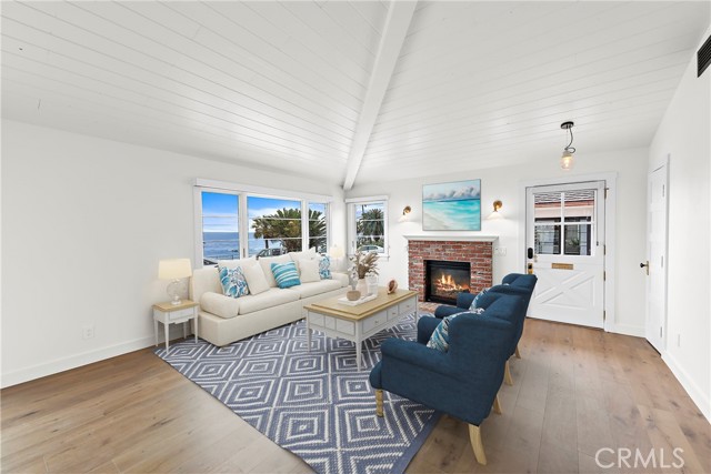 350 Cliff, Laguna Beach CA: https://media.crmls.org/medias/092dbc5f-dad9-4342-9be1-34cbe8533b06.jpg