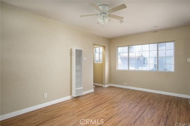 Detail Gallery Image 4 of 14 For 410 E 21st St, Long Beach,  CA 90806 - 4 Beds | 2 Baths