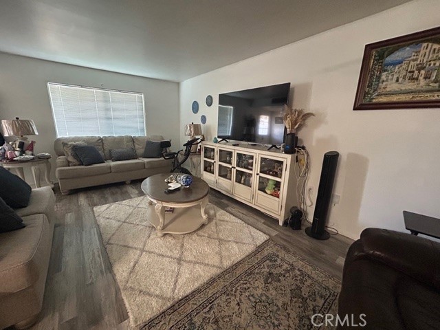 https://media.crmls.org/medias/092fe6d3-cbbd-4231-bdb2-6cf0f59d9fdd.jpg?preset=X-Large