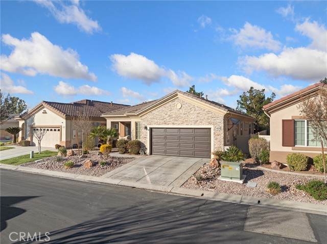 Detail Gallery Image 2 of 46 For 19330 Galloping Hill, Apple Valley,  CA 92308 - 2 Beds | 2 Baths