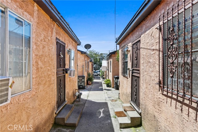 Front Image Thumbnail for CRDW26025640