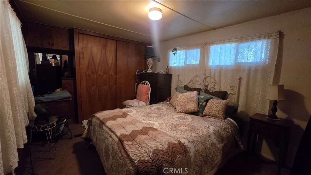 https://media.crmls.org/medias/09318cb5-d25b-4e1e-87ed-5fde1be4b4b3.jpg?preset=X-Large