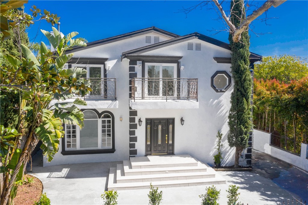 652 N Cahuenga Boulevard, Los Angeles, CA 90004
