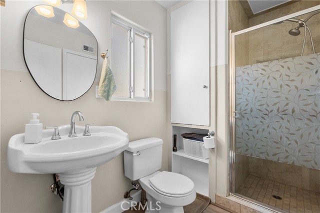 Detail Gallery Image 26 of 59 For 9559 9561 Natick Ave, North Hills,  CA 91343 - 5 Beds | 4 Baths