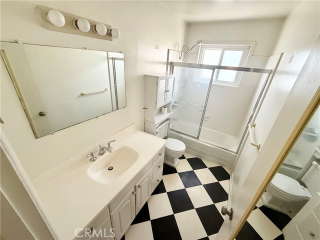 Detail Gallery Image 5 of 7 For 707 Poinsettia Ave #B,  Corona Del Mar,  CA 92625 - 2 Beds | 1 Baths