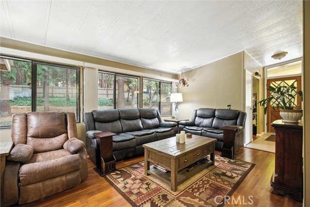 6595 Grandview Avenue, Magalia CA: https://media.crmls.org/medias/09325b30-ca6b-4f7e-9cbf-416bc49480fc.jpg