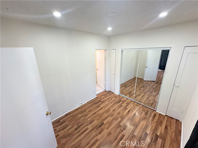 901 N El Centro Avenue, Hollywood CA: https://media.crmls.org/medias/093260cb-4a17-446d-bf1c-4da4786d241a.jpg