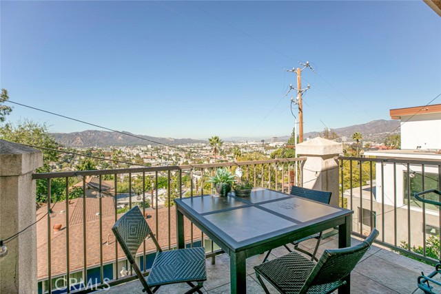 Detail Gallery Image 12 of 51 For 1301 Corona Dr, Glendale,  CA 91205 - 3 Beds | 5 Baths