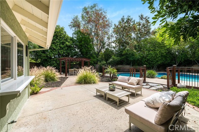 20516 Germain Street, Chatsworth CA: https://media.crmls.org/medias/0932aabc-f17d-4bea-b381-f58fab97e4c9.jpg