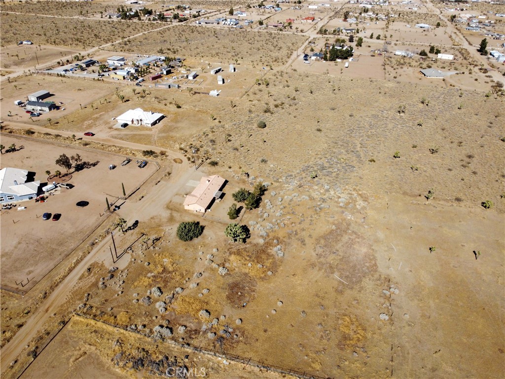 https://media.crmls.org/medias/093439c9-cbaa-4cf5-9b1b-4b3b7cd63442.jpg?preset=X-Large