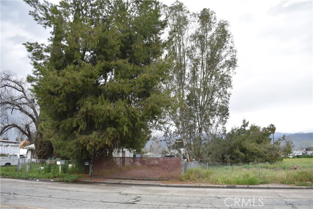 25084 5th Street, Highland, California 92410, ,Commercial Sale,For Sale,5th,CV23047923