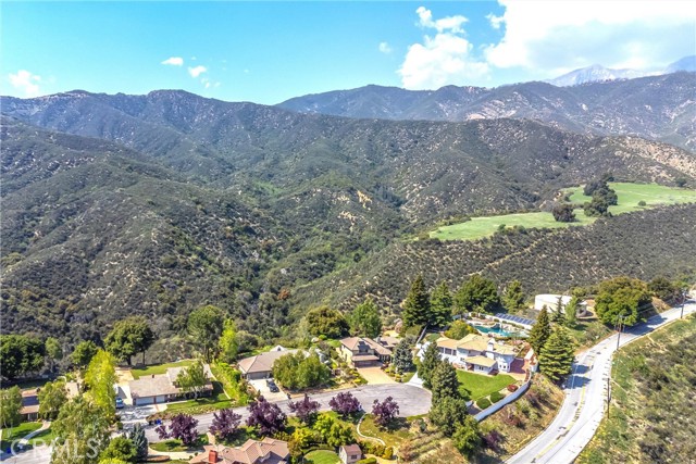 13046 Oak Crest Drive, Yucaipa CA: https://media.crmls.org/medias/0936dd02-de52-4350-92dc-7e6587a60148.jpg