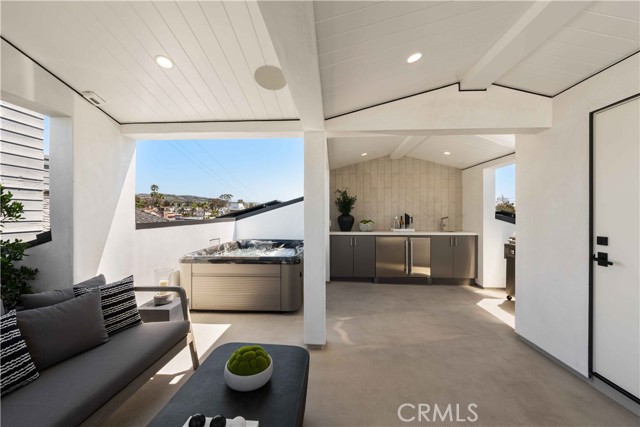 412 Heliotrope Avenue, Corona del Mar CA: https://media.crmls.org/medias/093748aa-68a4-4019-9960-4a0d4e6ace4c.jpg