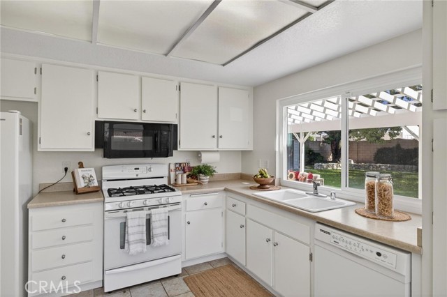 Detail Gallery Image 6 of 23 For 19140 Albert, Cerritos,  CA 90703 - 4 Beds | 3 Baths