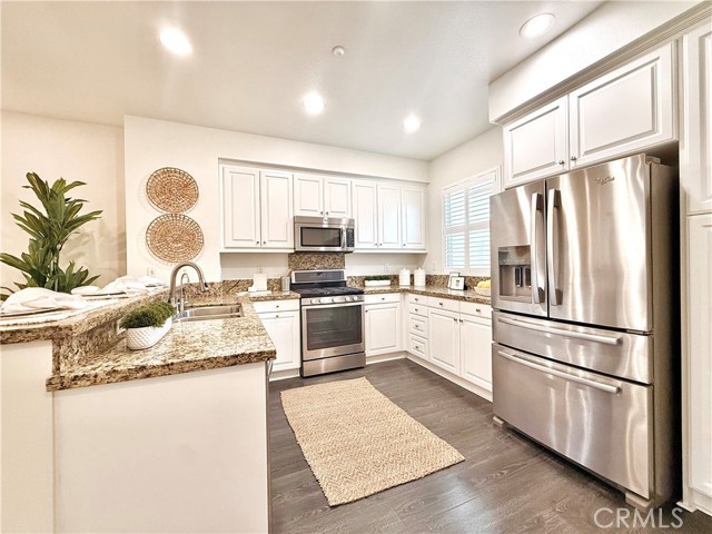 Detail Gallery Image 6 of 42 For 5547 Strand #103,  Hawthorne,  CA 90250 - 2 Beds | 3 Baths