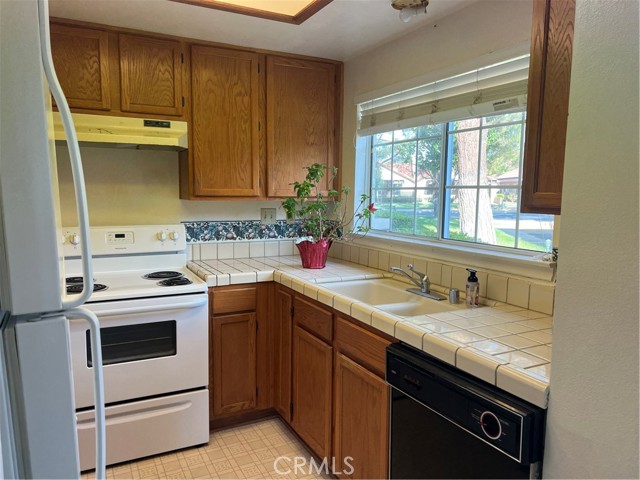 Detail Gallery Image 10 of 27 For 19163 Palo Verde Dr, Apple Valley,  CA 92308 - 2 Beds | 2 Baths