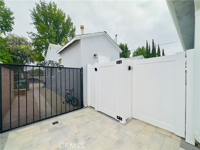 17522 1/2 Lemay Street, Lake Balboa CA: https://media.crmls.org/medias/093962f6-84ef-420d-854b-3cfa9618d143.jpg