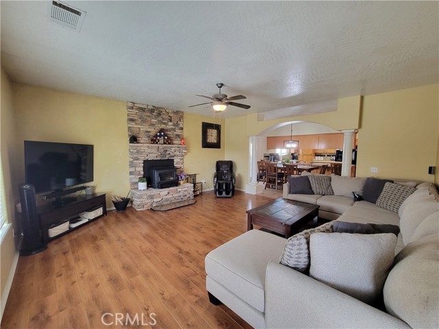 7022 Rio Vista, Hesperia CA: https://media.crmls.org/medias/09396737-a84a-4874-9c33-e7c8ef3f0ca6.jpg