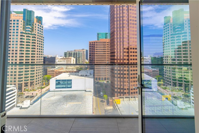 877 Francisco Street, Los Angeles CA: https://media.crmls.org/medias/0939fbf3-7142-4a71-b1ea-1134de3d3d1f.jpg