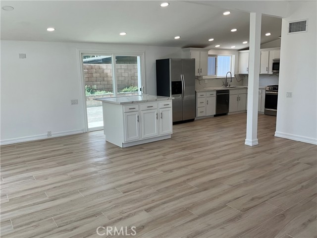 13031 Chaplet Place, Tustin CA: https://media.crmls.org/medias/093b04d2-d13a-4c69-ba34-84aaf8e61705.jpg