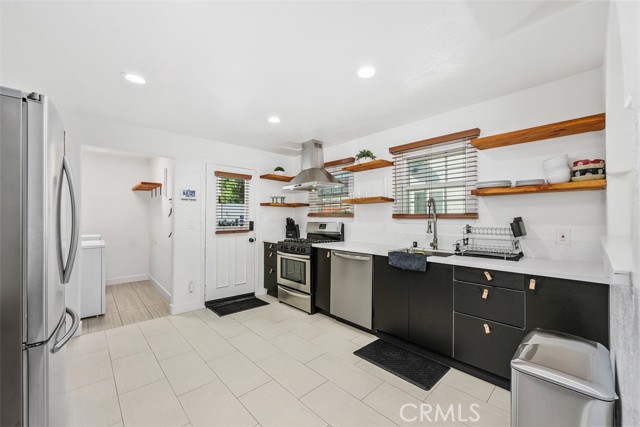 Detail Gallery Image 3 of 26 For 4134 W 107th St, Inglewood,  CA 90304 - 3 Beds | 2 Baths