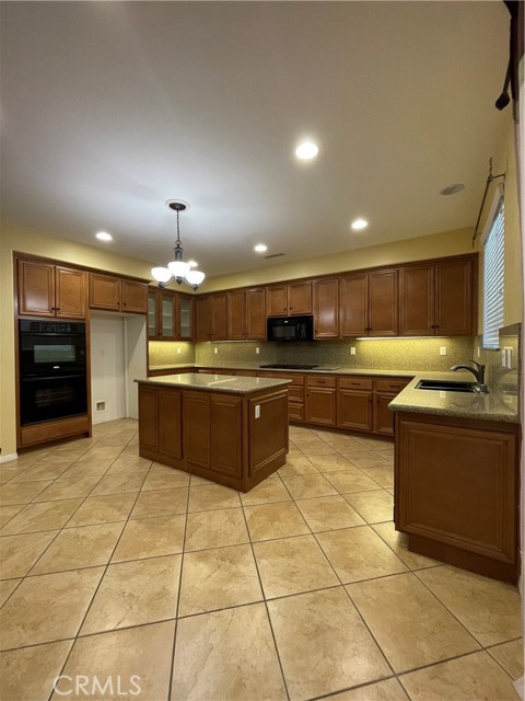 13071 Heywood Street, Victorville CA: https://media.crmls.org/medias/093b94b8-4a19-49af-9c32-d6f8f06af464.jpg