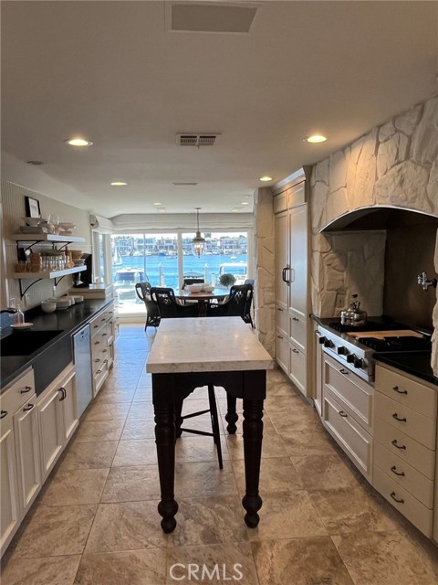 2636 Bayshore Drive, Newport Beach CA: https://media.crmls.org/medias/093bc6ea-ef86-4009-8c86-298217dddc6f.jpg