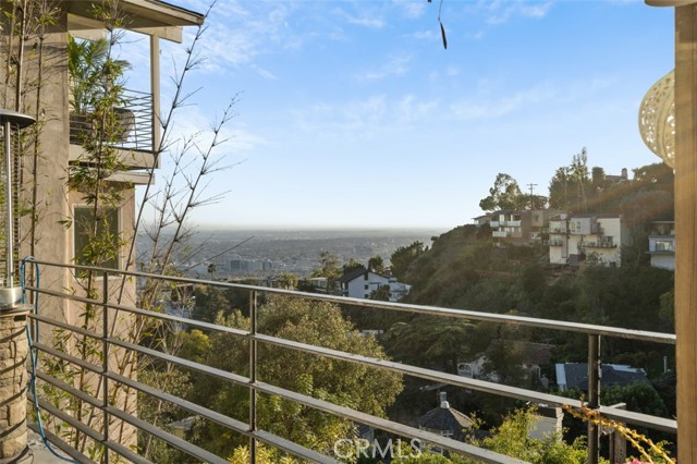 Detail Gallery Image 16 of 43 For 8646 Hillside Ave, Los Angeles,  CA 90069 - 4 Beds | 4 Baths