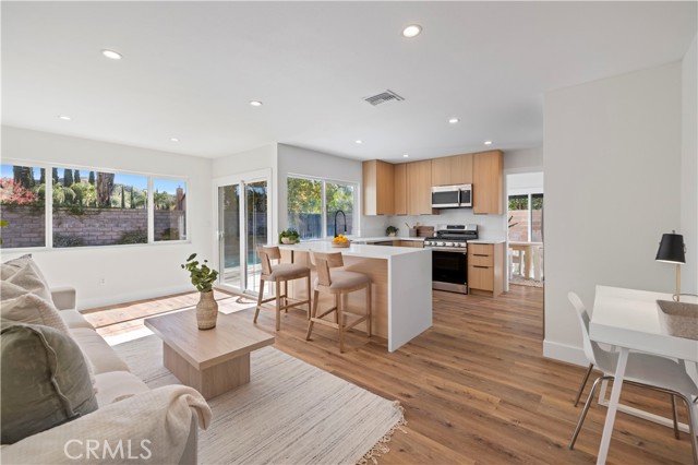 Detail Gallery Image 11 of 38 For 28218 Oaklar Dr, Saugus,  CA 91350 - 4 Beds | 3 Baths