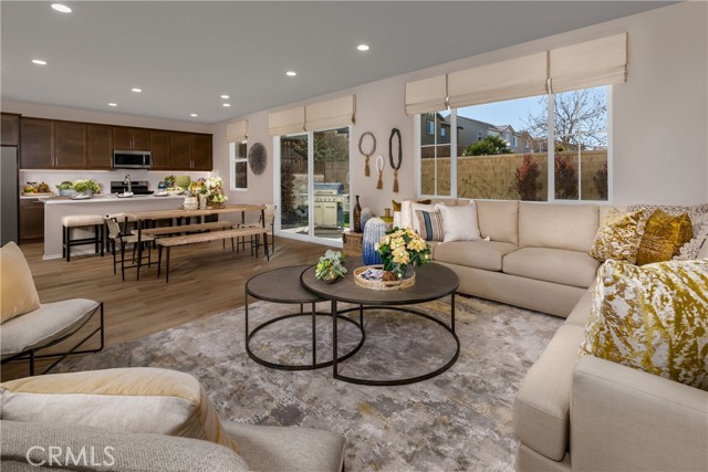 Detail Gallery Image 2 of 8 For 13139 Upland Ct, Hesperia,  CA 92344 - 4 Beds | 3 Baths