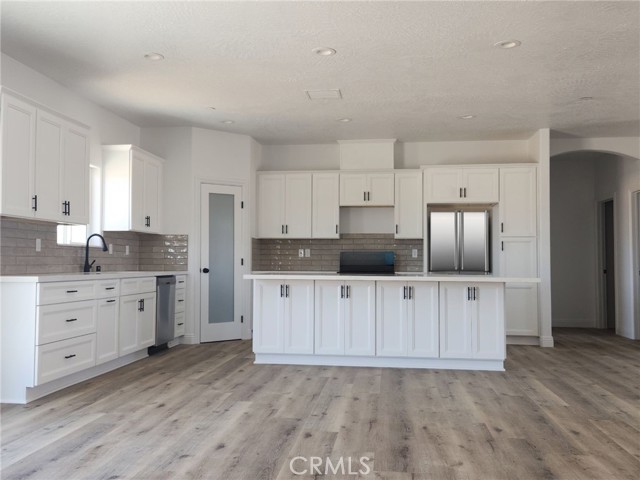 Detail Gallery Image 3 of 19 For 21053 Huasna Rd, Apple Valley,  CA 92307 - 4 Beds | 2/1 Baths