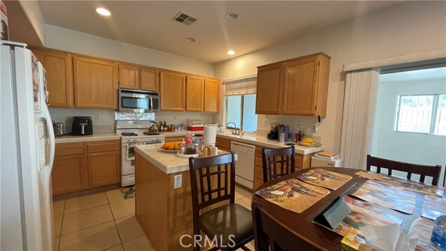 730 Calumet Avenue, Beaumont CA: https://media.crmls.org/medias/093d46f8-a67d-4578-ae96-e1429d8d6f2c.jpg