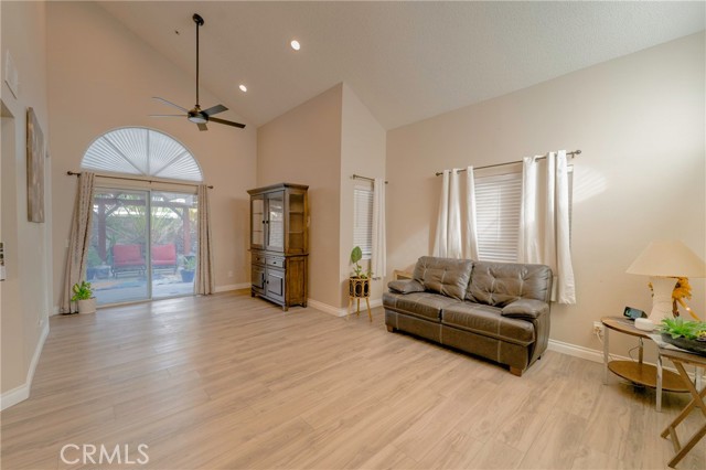 13584 Sutter Court, Fontana CA: https://media.crmls.org/medias/093d99ab-05bf-48ab-a65f-37b91ed2d525.jpg